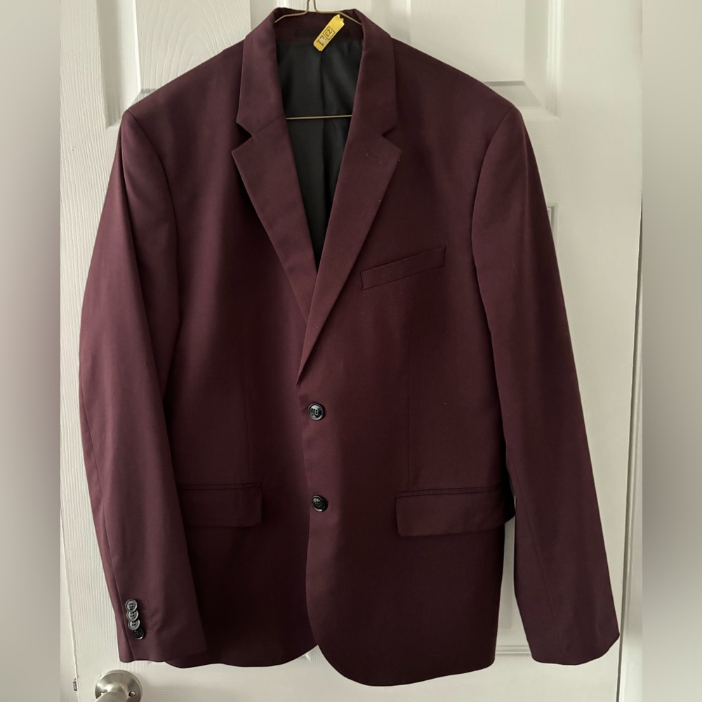 Men’s 2 pc Burgundy suit. H&M 40R pant inseam 30